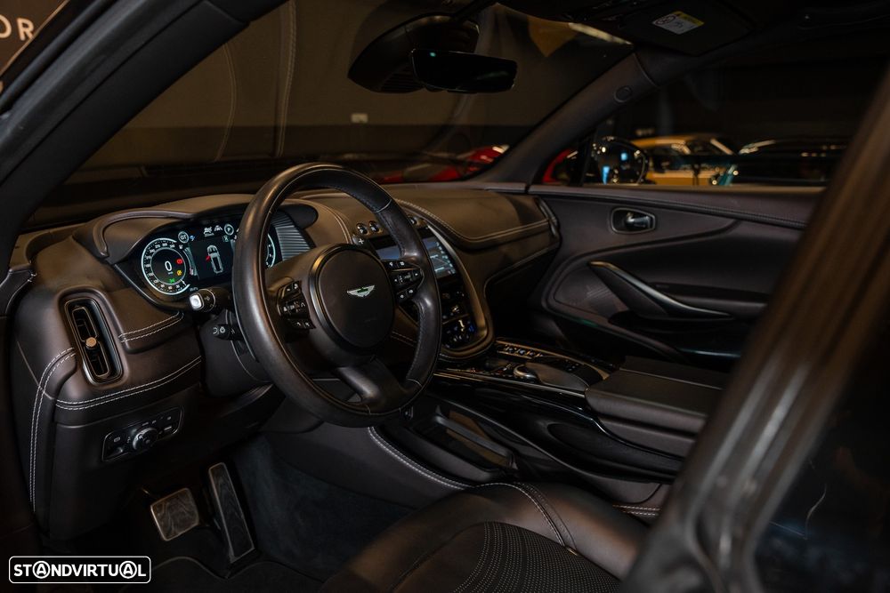 Aston Martin DBX - 17