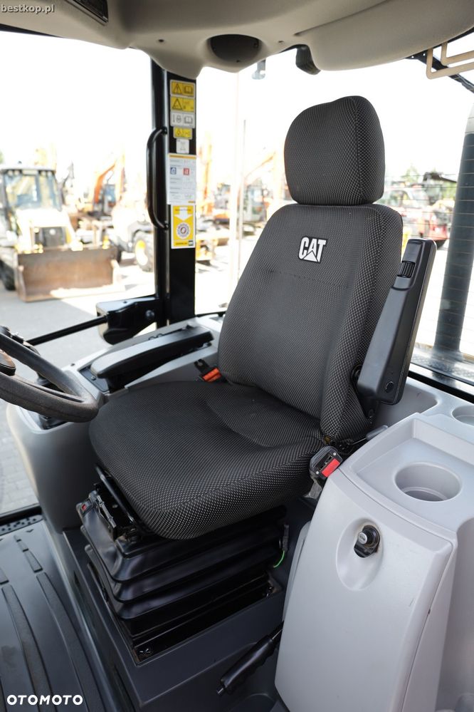 Caterpillar CAT 908M - 28