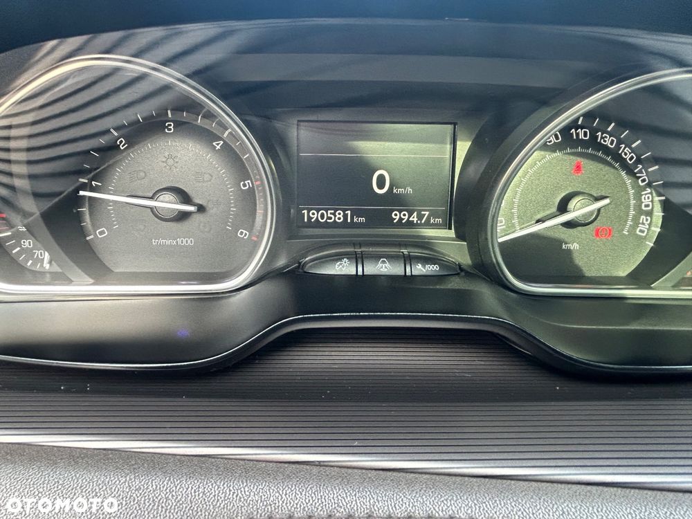 Peugeot 2008 1.6 e-HDi Allure S&S - 11