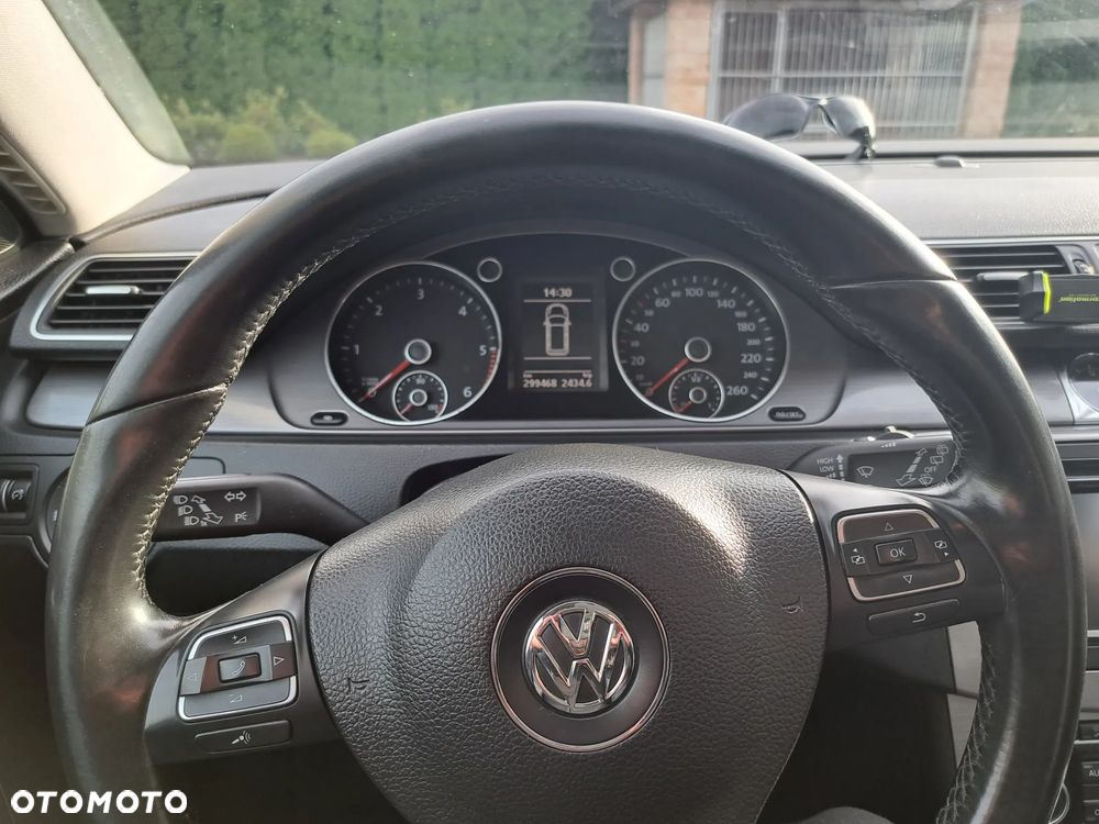 Volkswagen Passat 2.0 TDI DPF Highline - 8