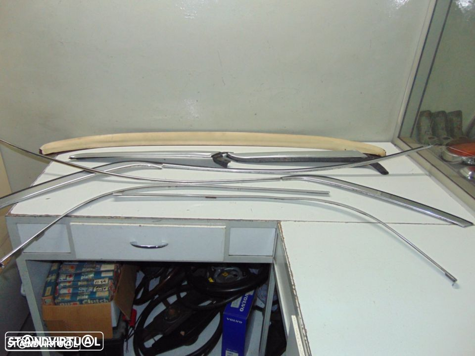 Mercedes W115 - frisos do tejadilho - 3