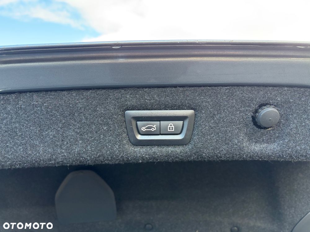 BMW Seria 5 530i GPF Luxury Line sport - 9