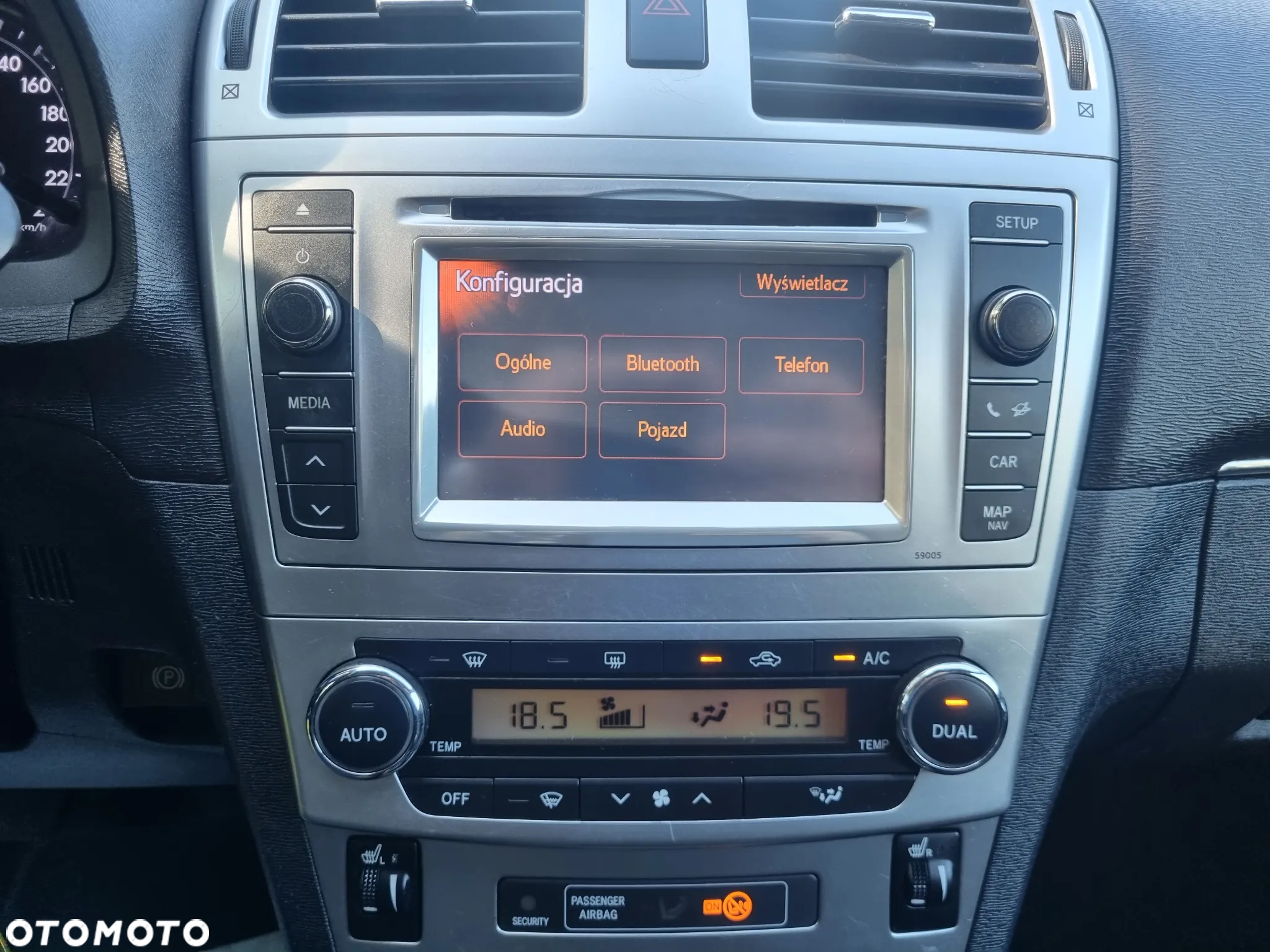 Toyota Avensis 1.8 Sol NAVI - 19