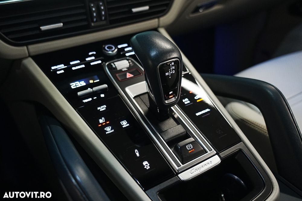 Porsche Cayenne - 39