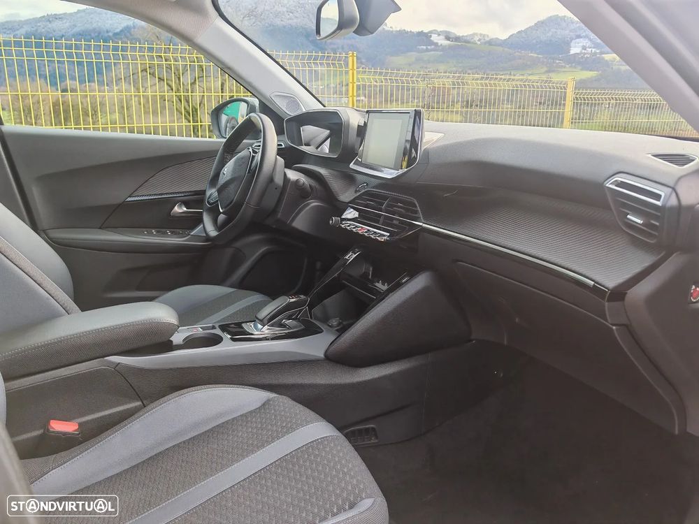 Peugeot e-2008 Allure - 3