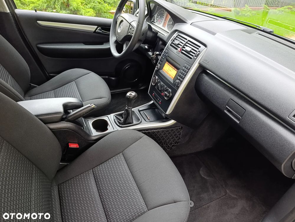 Mercedes-Benz Klasa B 160 BlueEFFICIENCY SPORT EDITION - 24