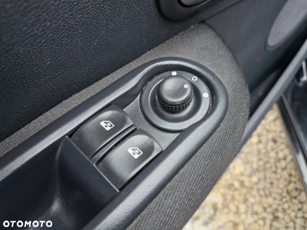 Renault Clio 1.2 16V 75 Dynamique - 11