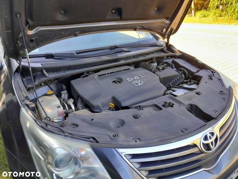 Toyota Avensis 2.0 D-4D - 12