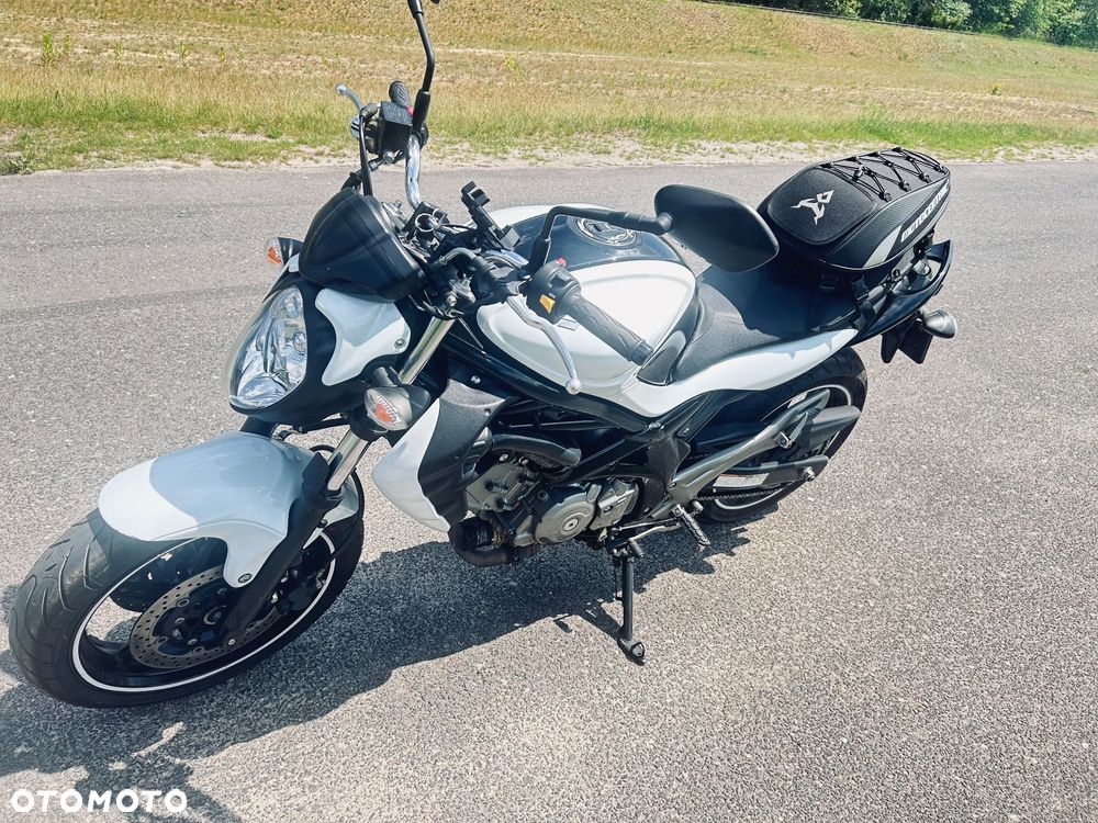 Suzuki Gladius - 7
