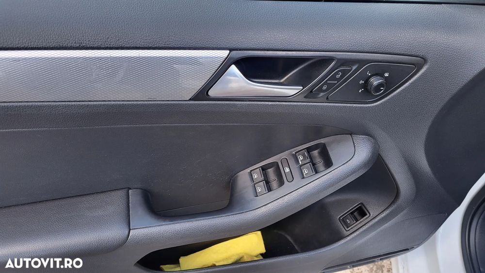 Volkswagen Jetta 2.0 TDI Comfortline - 18