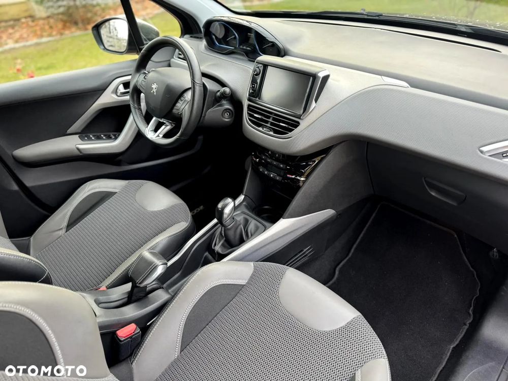 Peugeot 2008 1.2 Pure Tech Style S&S - 11