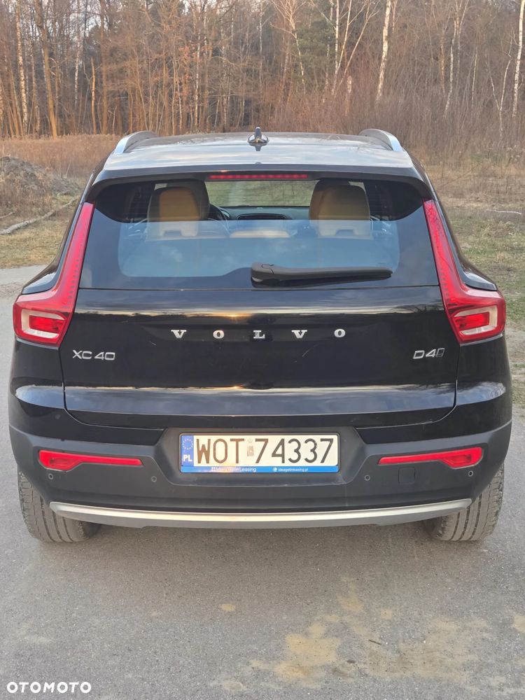 Volvo XC 40 D4 AWD Momentum - 4