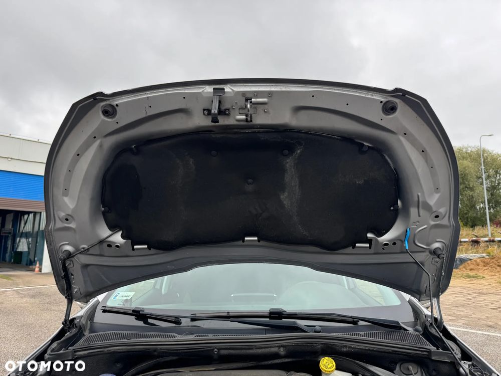 Peugeot 2008 1.2 Pure Tech Style S&S - 32