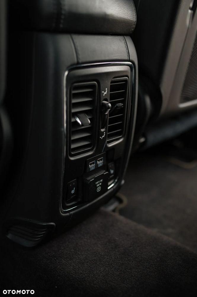 Jeep Grand Cherokee SRT - 38