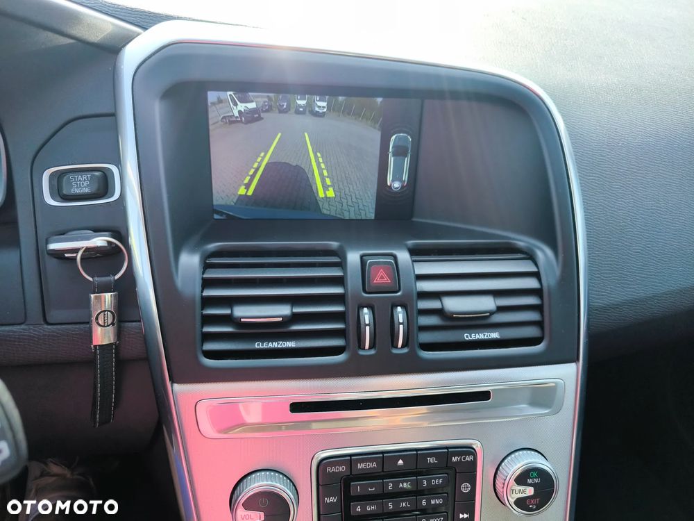 Volvo XC 60 D4 Momentum Pro - 21