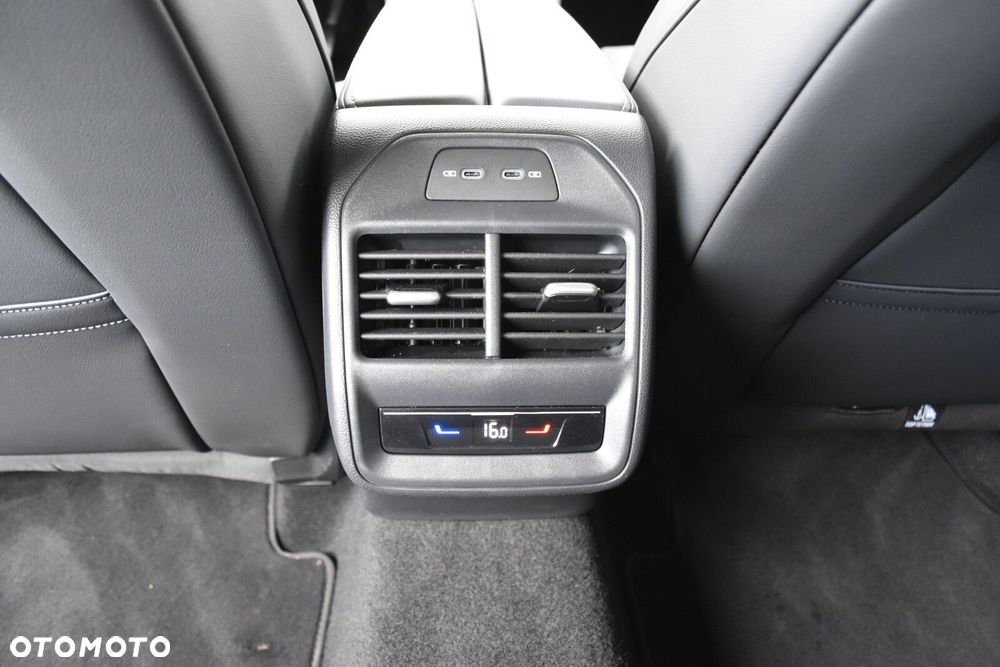 Volkswagen Passat 1.5 TSI EVO Business DSG - 39