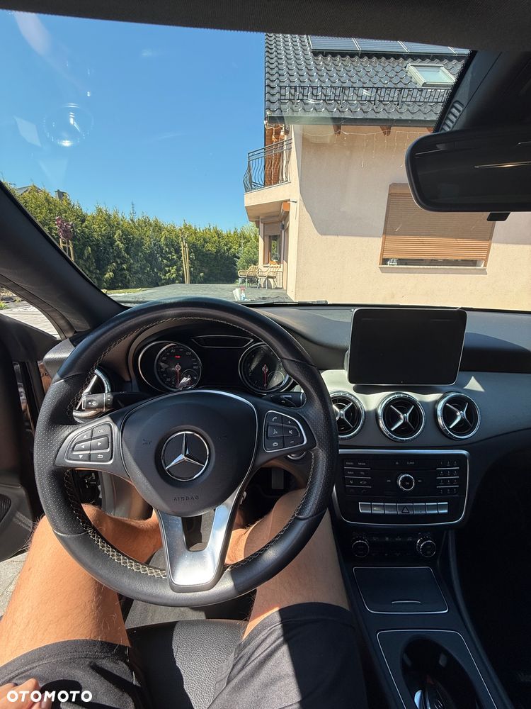 Mercedes-Benz CLA 250 7G-DCT - 9
