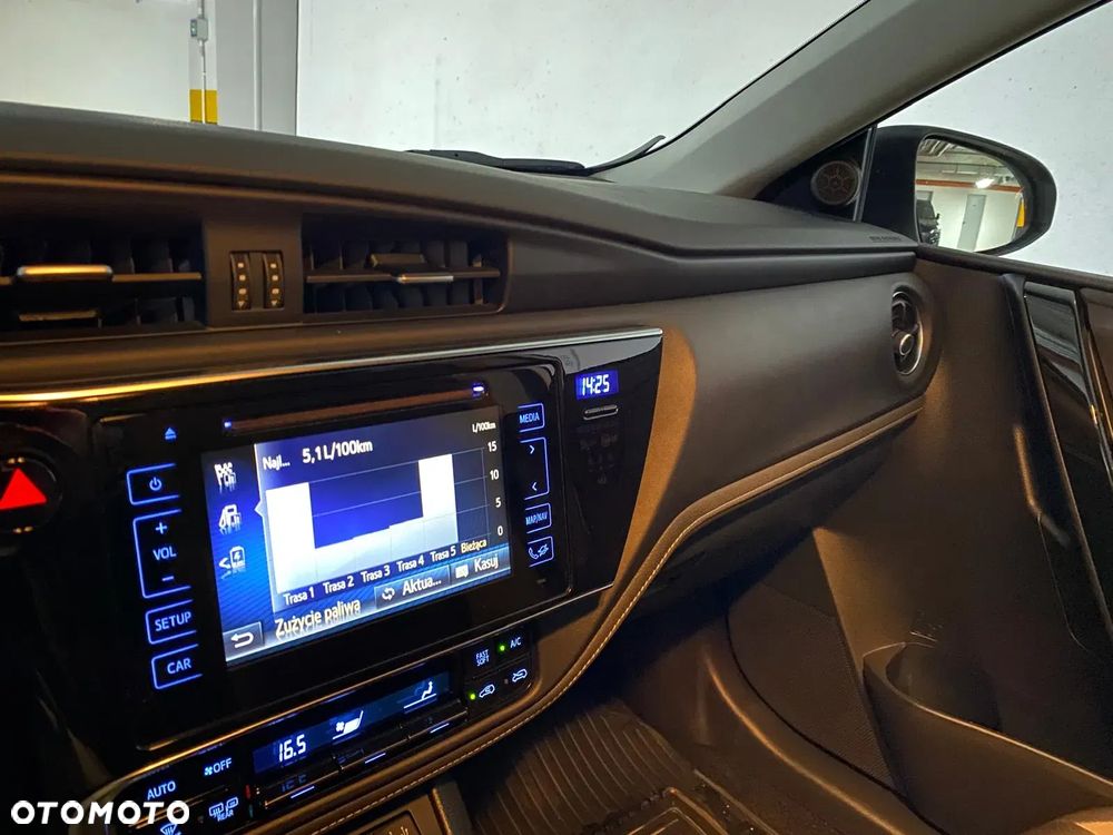 Toyota Auris Hybrid 135 Premium - 10