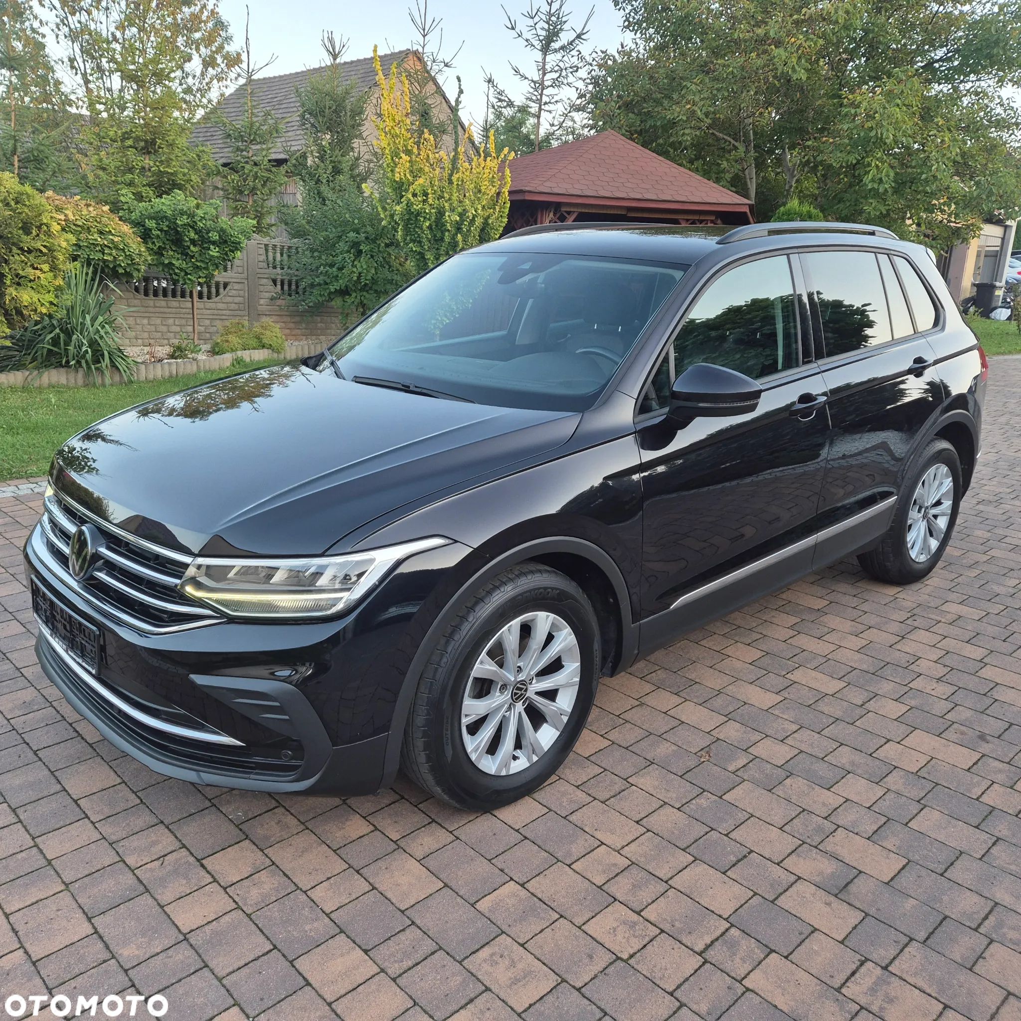 Volkswagen Tiguan - 1