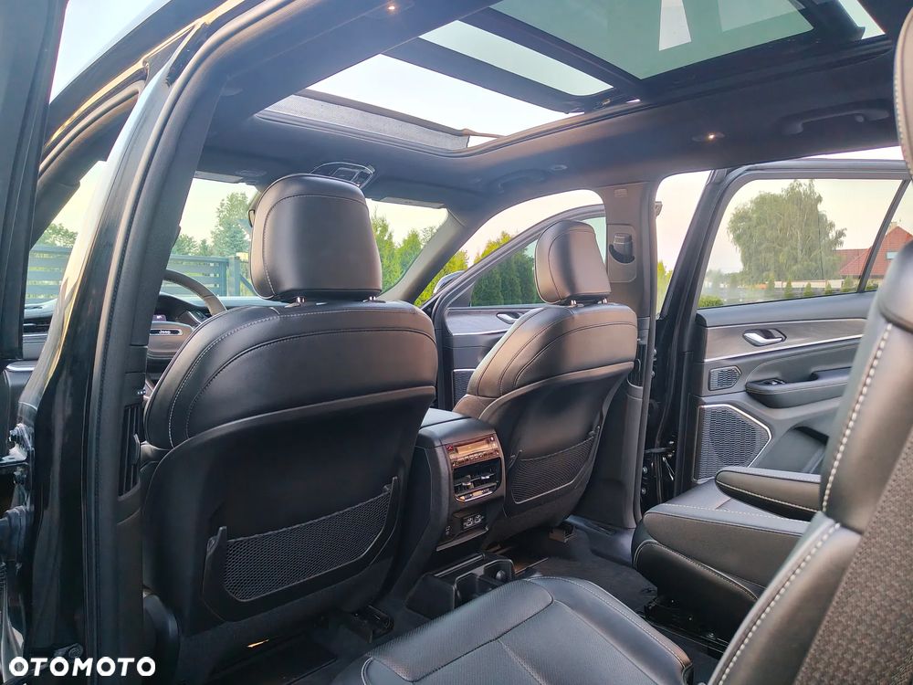 Jeep Grand Cherokee - 23