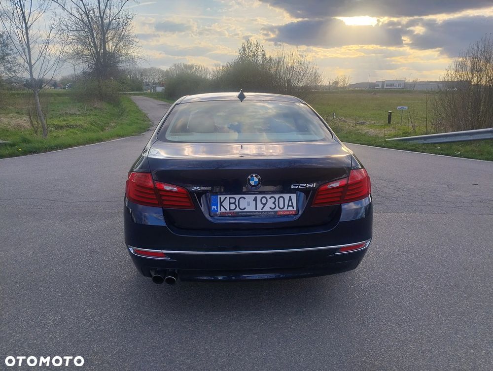 BMW Seria 5 528i Luxury Line - 10