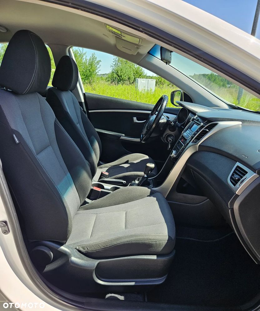 Hyundai i30 blue 1.6 CRDi Style - 16
