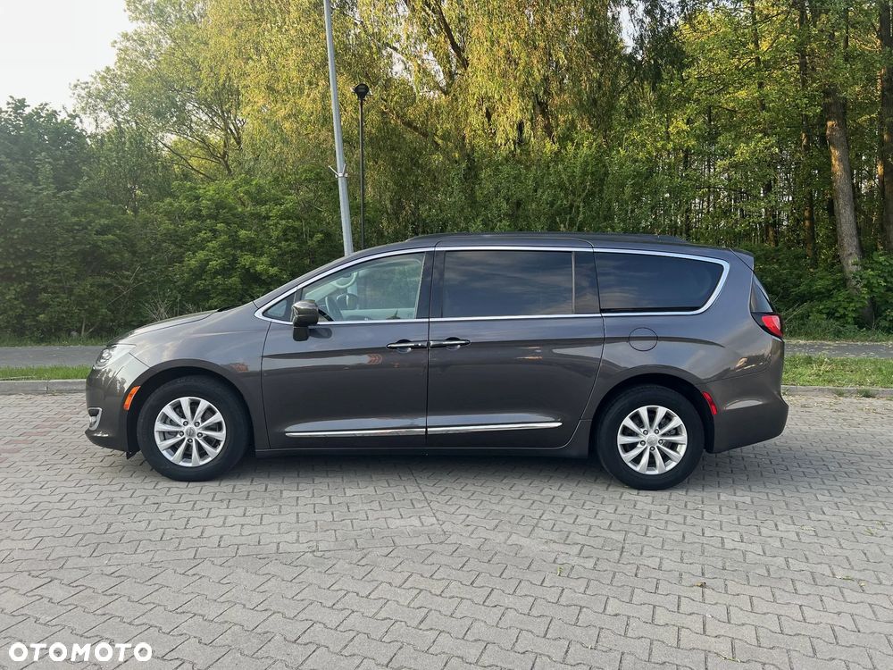 Chrysler Pacifica - 7