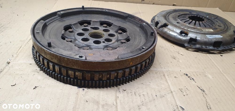 Sprzęgło dwumas koło dwumasowe docisk LUK Renault Trafic III Vivaro B 1.6 DCI CDTI 302052965R - 2