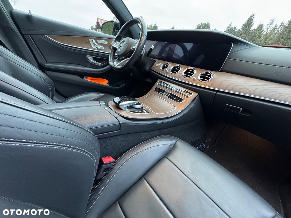 Mercedes-Benz Klasa E 400 4-Matic 9G-TRONIC - 29