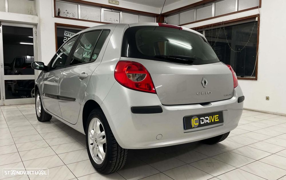 Renault Clio 1.2 16V Dynamique - 9