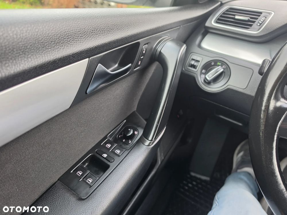 Volkswagen Passat - 19