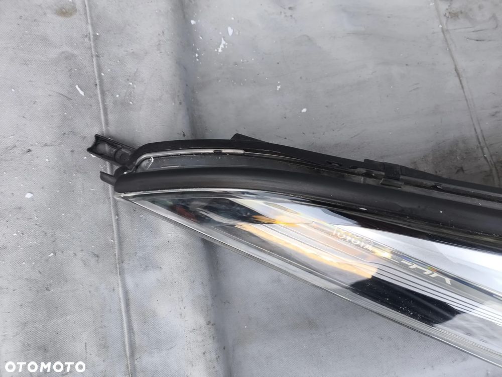 TOYOTA CHR C-HR 16r. LAMPA PRZEDNIA PRAWA FULL LED 81110-F4070-00 - 4