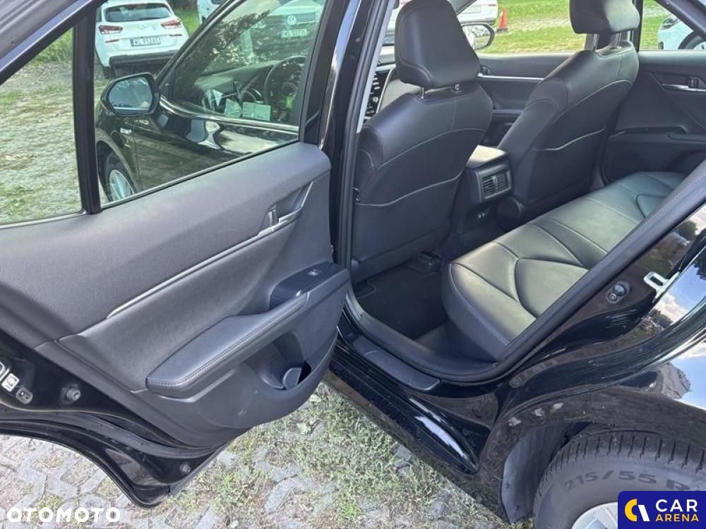 Toyota Camry - 17