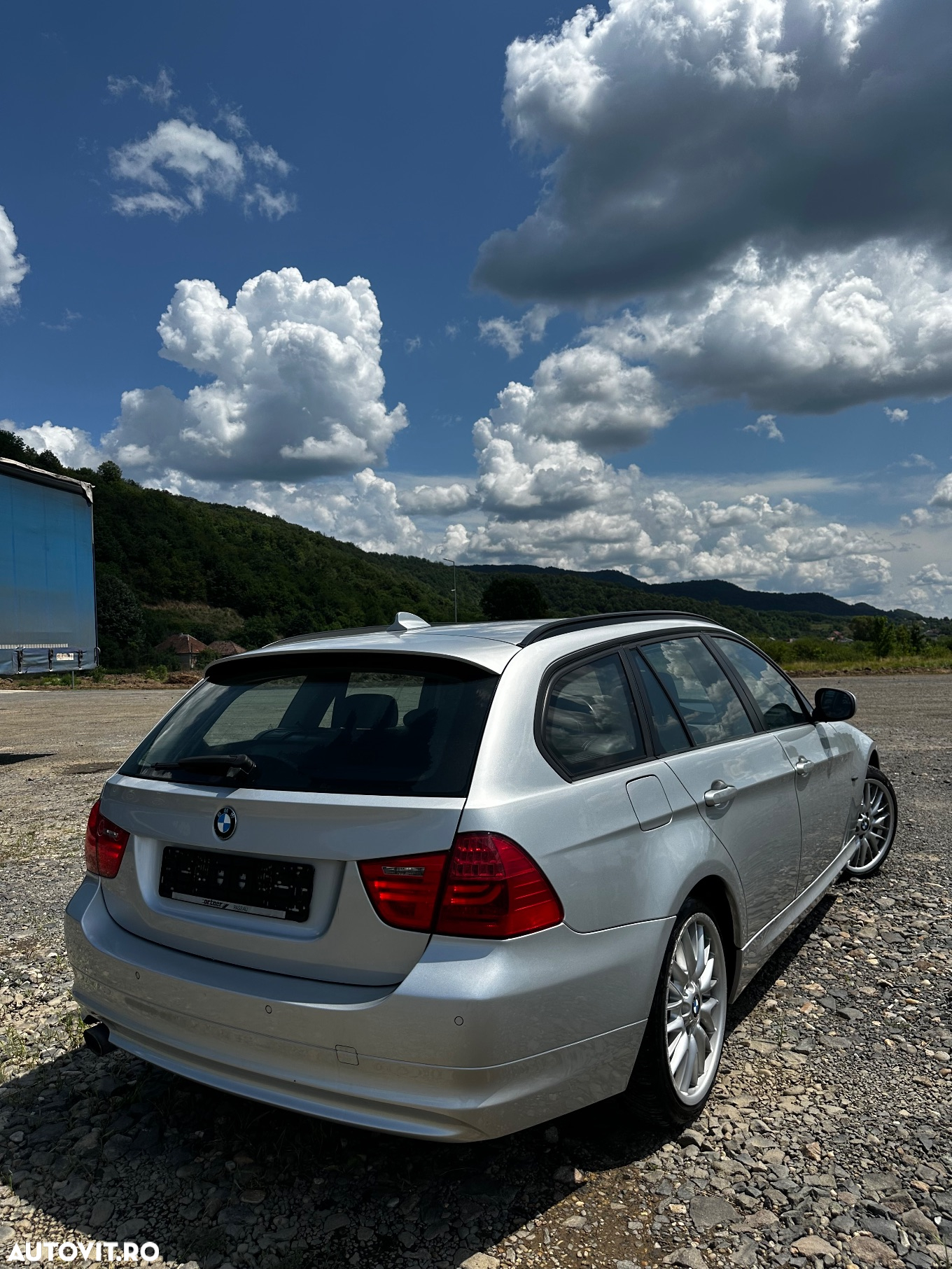 BMW Seria 3 320d DPF Touring Aut. - 4