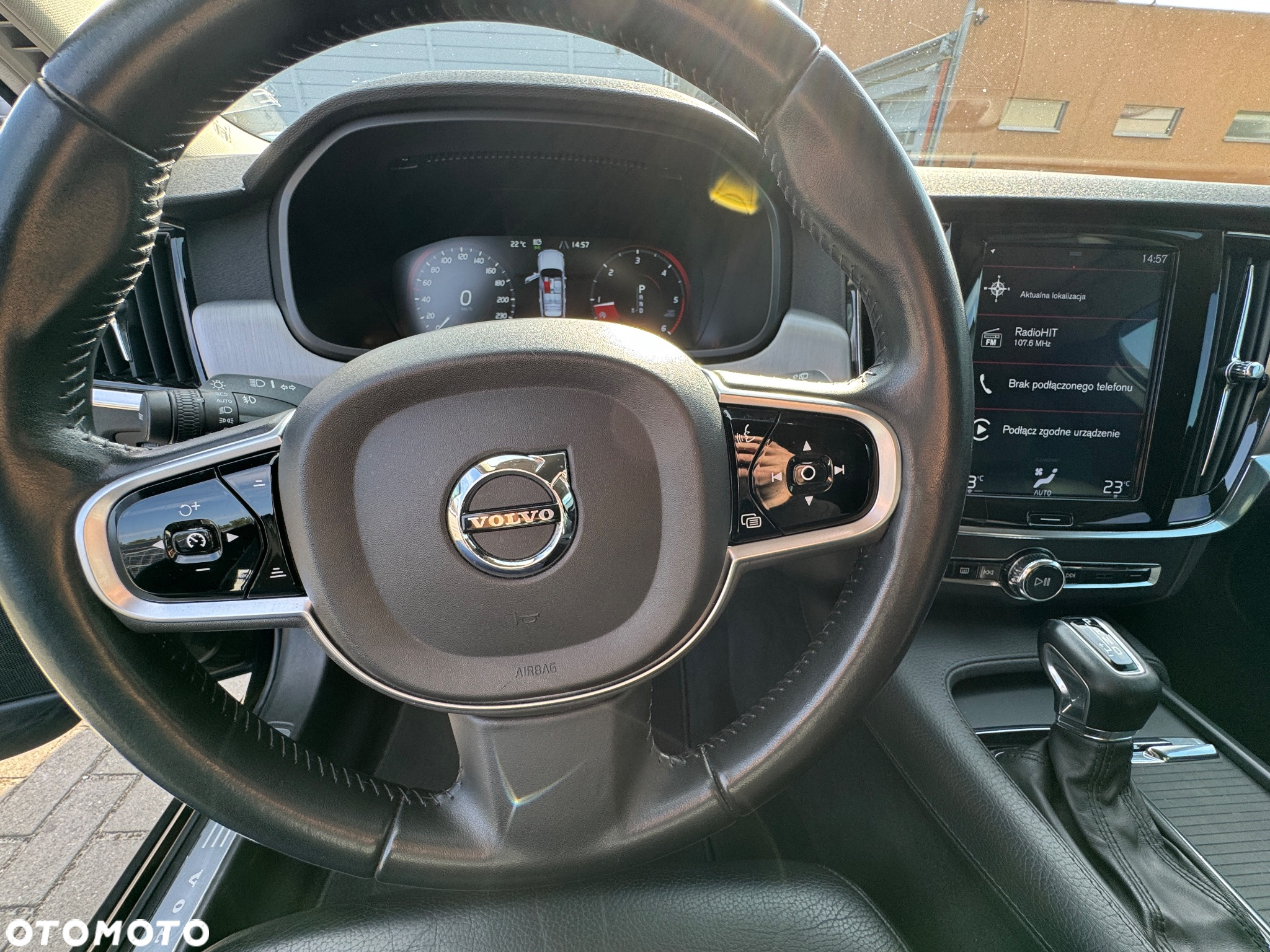 Volvo V90 D5 AWD Geartronic Momentum Pro - 24
