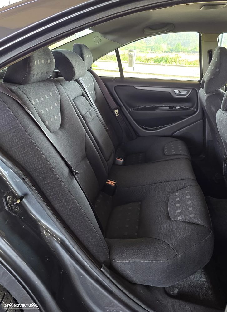 Volvo S60 2.4 D5 Nivel 3 Auto. - 8