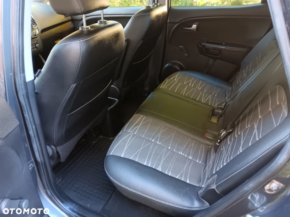 Kia Venga - 10