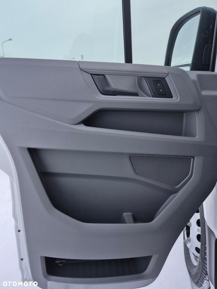 Volkswagen Crafter Skrzyniowy z podwójną kabiną - 19
