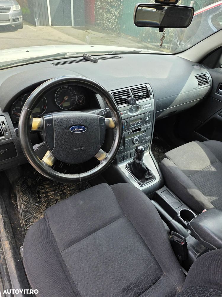 Ford Mondeo 2.0 TDCI Ambiente - 4