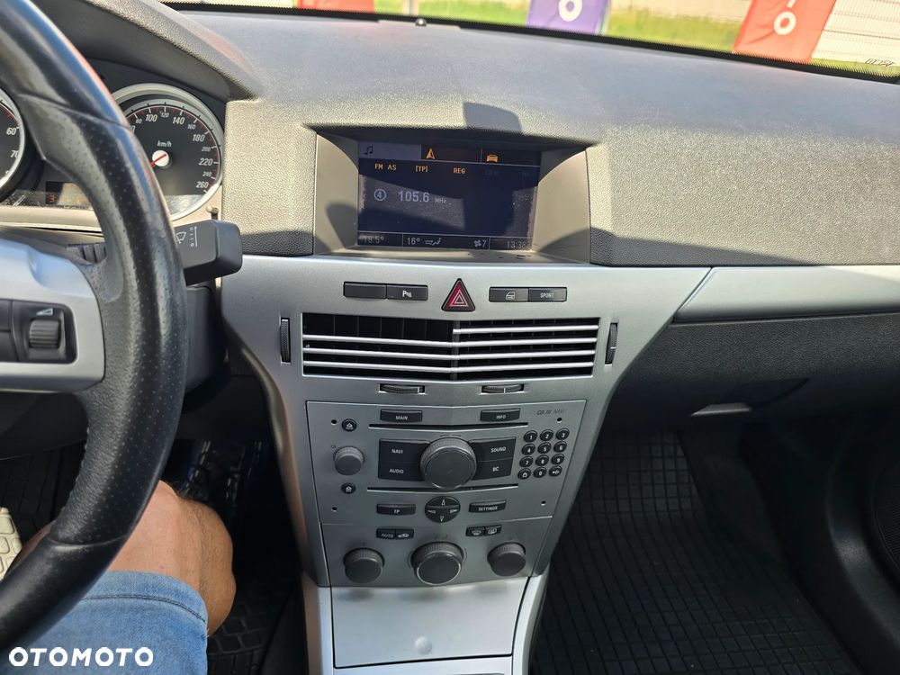 Opel Astra 1.6 T Sport - 22
