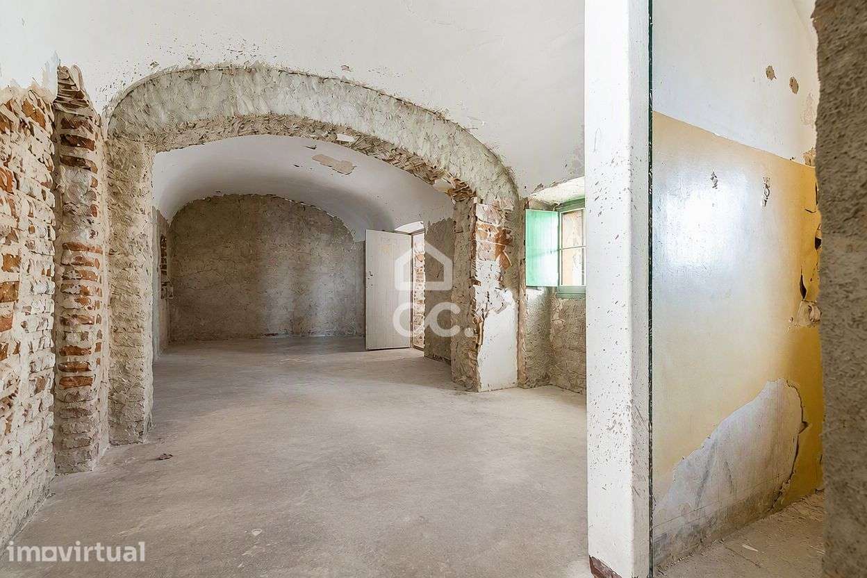 Moradia T3 c/ Projeto Aprovado em Fase de Reconstrução no Centro Histó - Grande imagem: 3/34