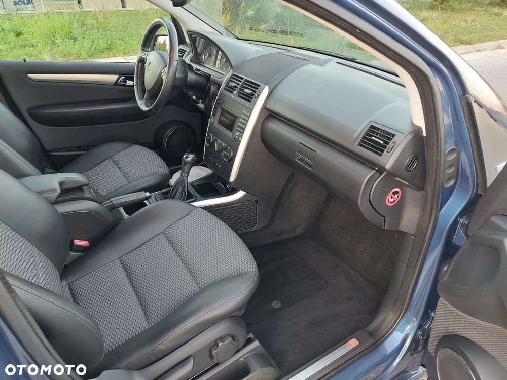 Mercedes-Benz Klasa A 180 BlueEFFICIENCY Avantgarde - 9