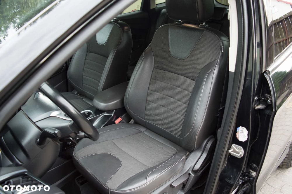 Ford Kuga 2.0 TDCi 2x4 Titanium - 16
