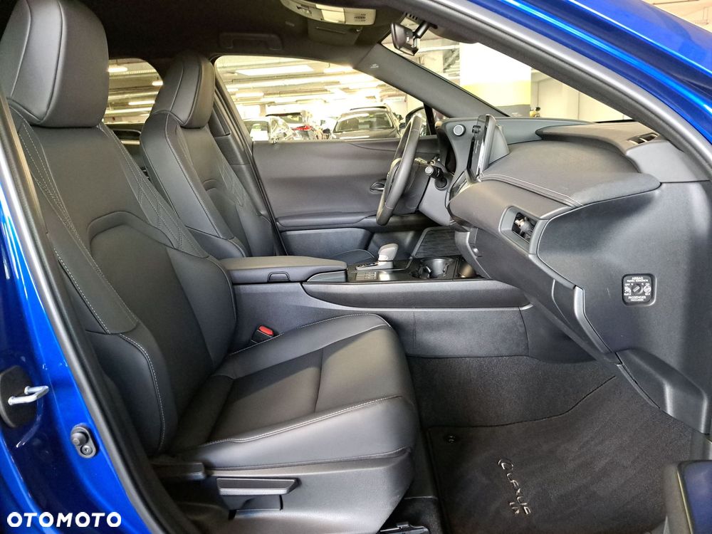 Lexus UX 300h F Sport Design - 12
