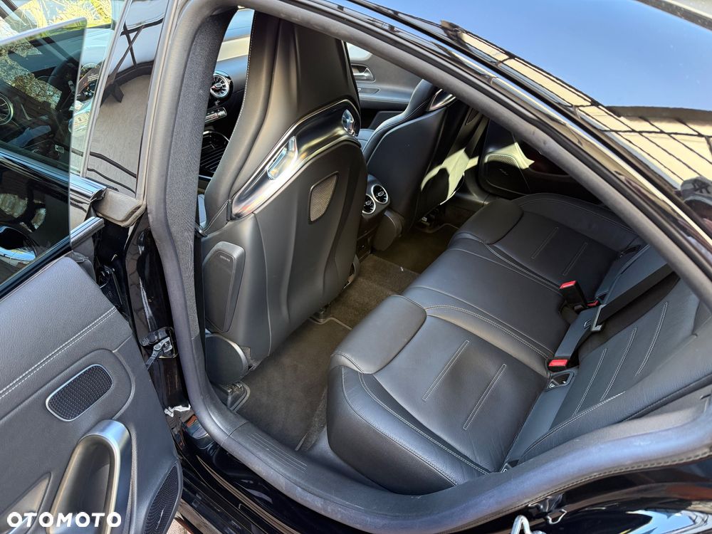 Mercedes-Benz CLA - 12