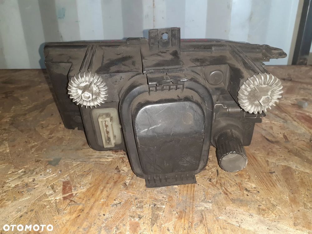 Reflektor PRAWY PRAWA LAMPA PRZÓD SEAT CORDOBA 1 - 2