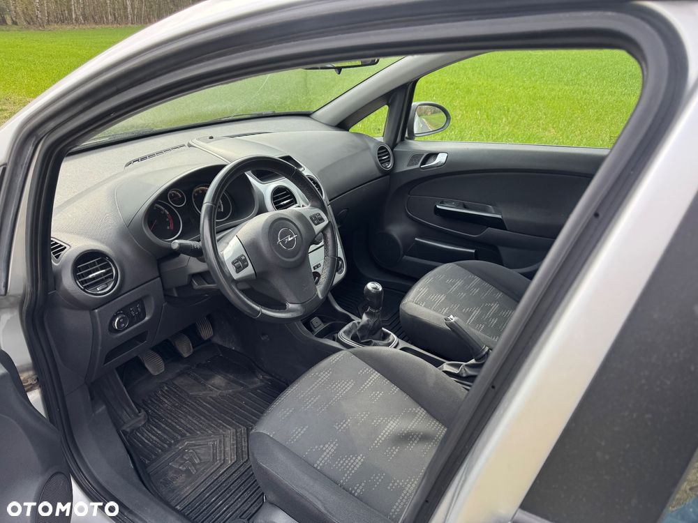 Opel Corsa 1.2 16V Essentia - 10