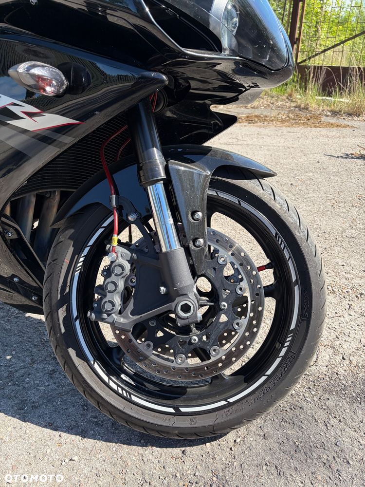 Yamaha R1 - 6