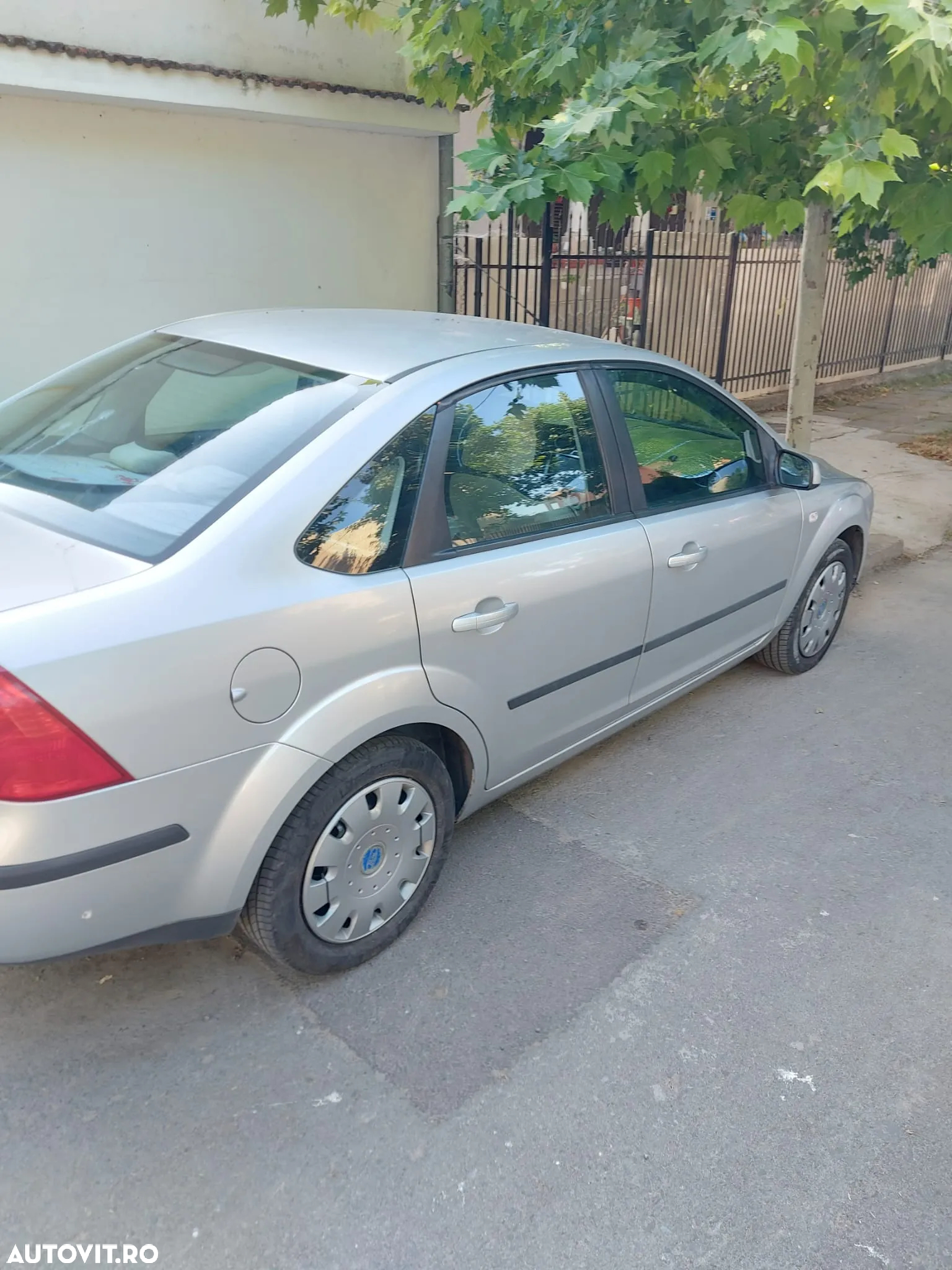 Ford Focus 1.6i Trend - 8