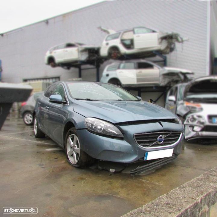 Volvo V40 Fastback 2.0 D3 (150Cv) de 2013 - Peças Usadas (7303) - 1